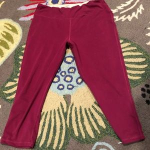 🔥Maroon/wine leggings. Great condition. Cropped.